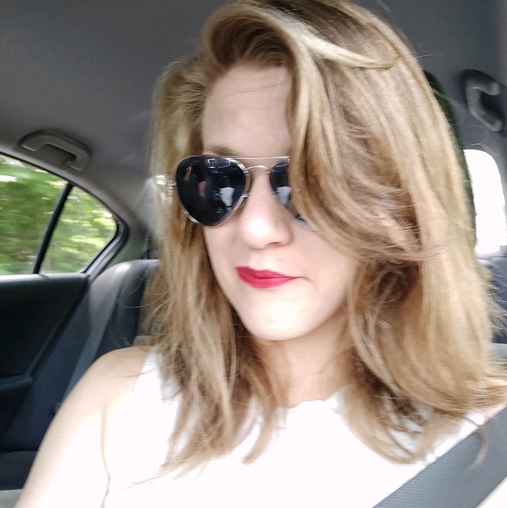 Meet your Posher, Elizabeth